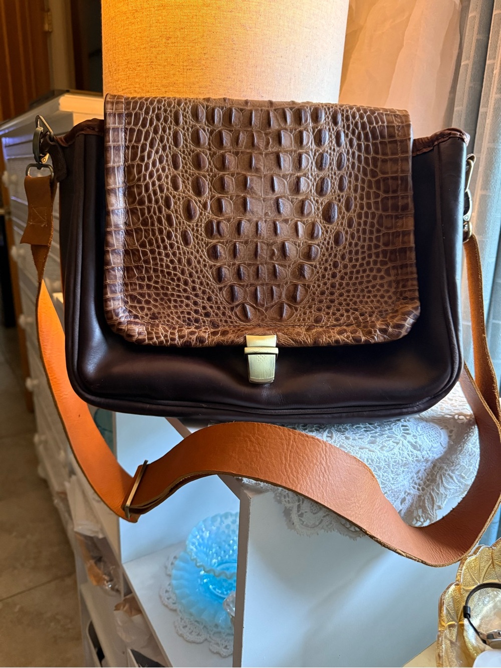 Genuine leather shoulder bag or laptop bag with embossed alligator